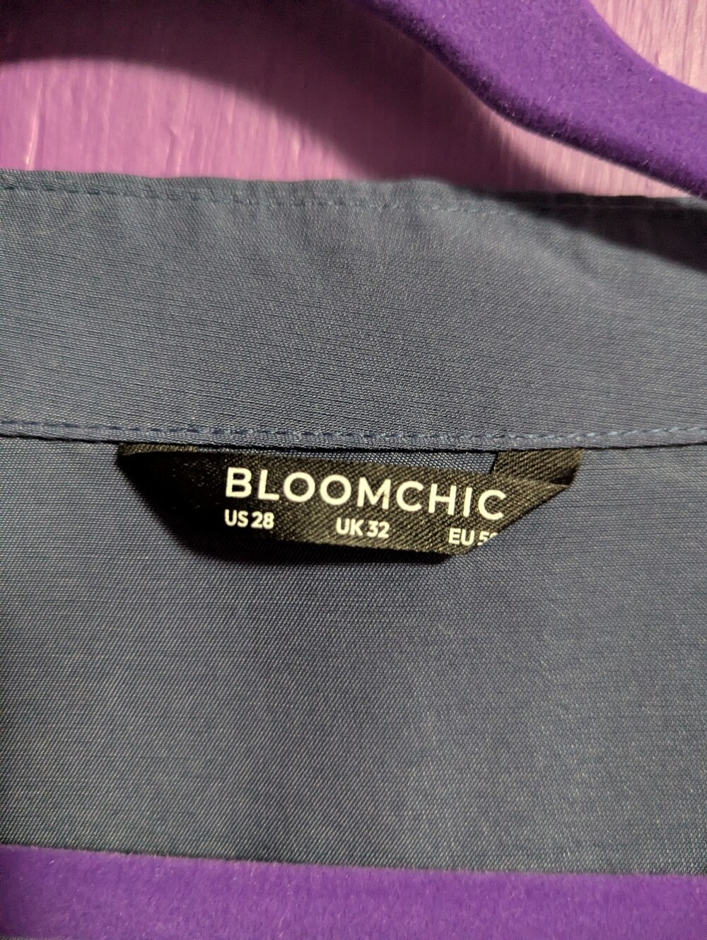 💜 BloomChic Navy Pleated V-Neck 3/4 Smocked Sleeve Blouse 28 5X - Picture 2 of 3